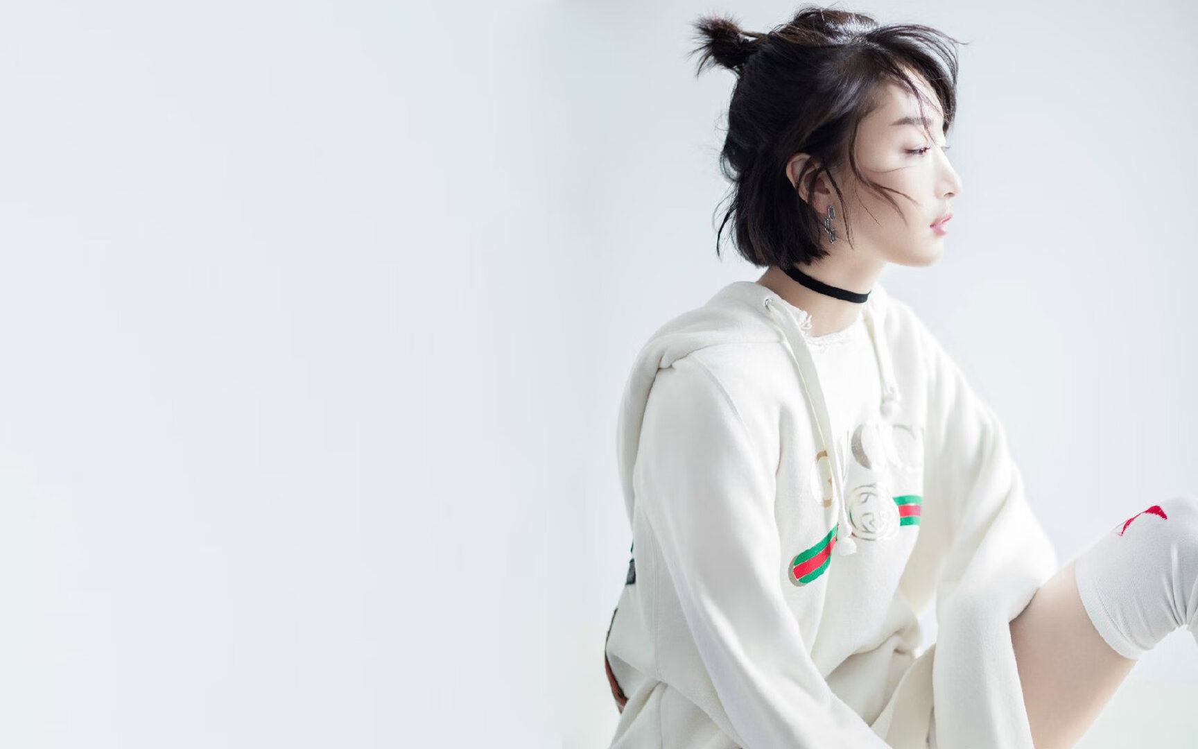 隔空对决！同一夜晚勒沃库森封神与詹姆斯浓眉合砍66分