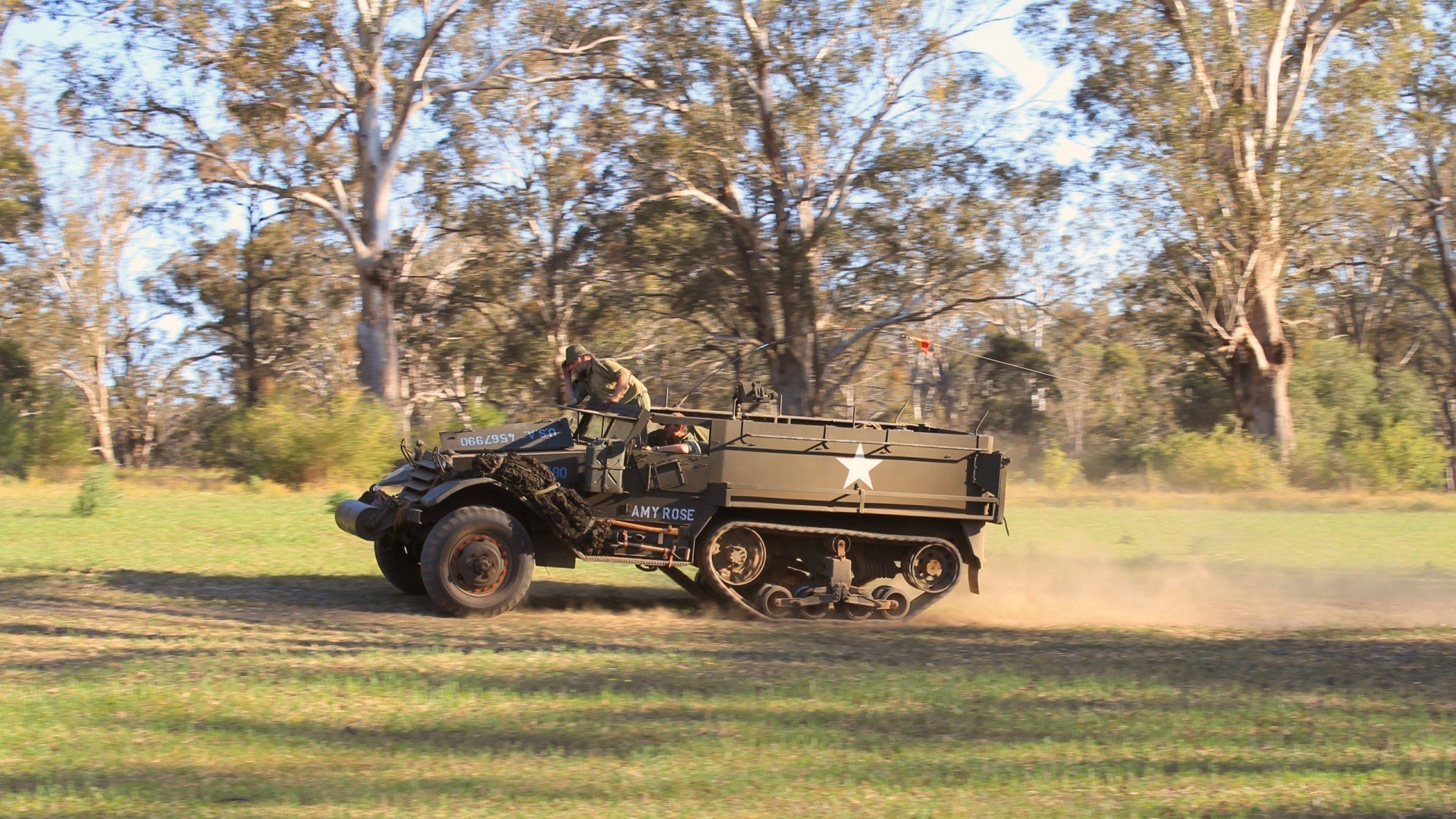 开云体育登录-冠军血液从未冷却，布克在篮球F1赛道上的极限超车
